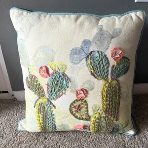 Adorable Pier-1 Embroidered Cactus Accent Pillow in Cream and Green 🌵